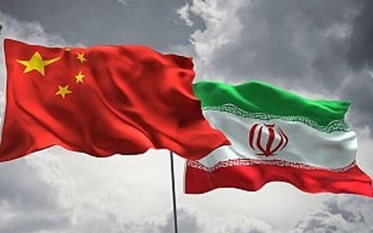 خشم پامپئو از خرید نفت ایران توسط چین