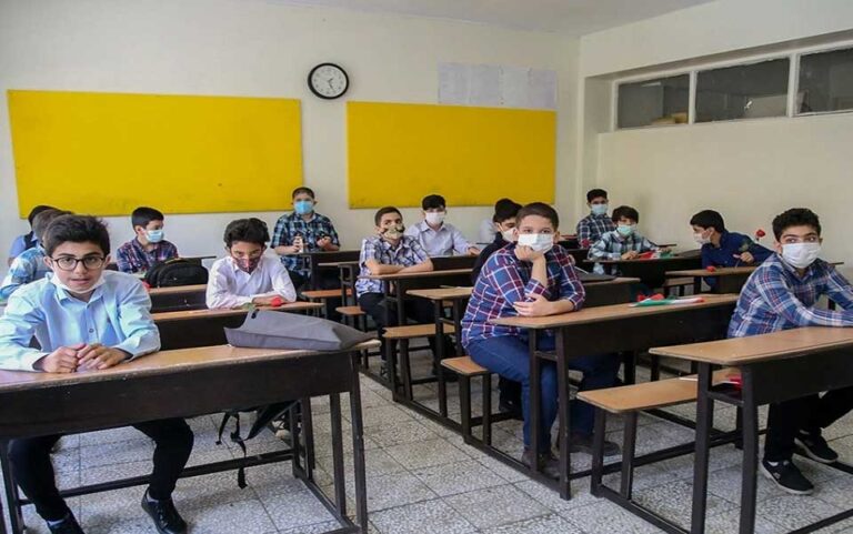 واکسن کرونا برای دانش‌آموزان اجباری نیست