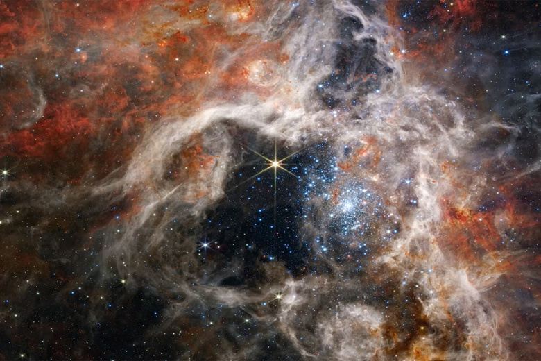 نمایی از سحابی رتیل که توسط تلسکوپ جیمز وب گرفته شده است