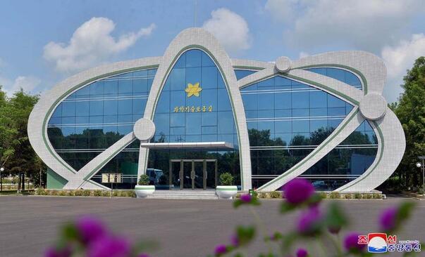 مزرعه پرورش شتر مرغ در کره شمالی/ خبرگزاری رسمی کره شمالی