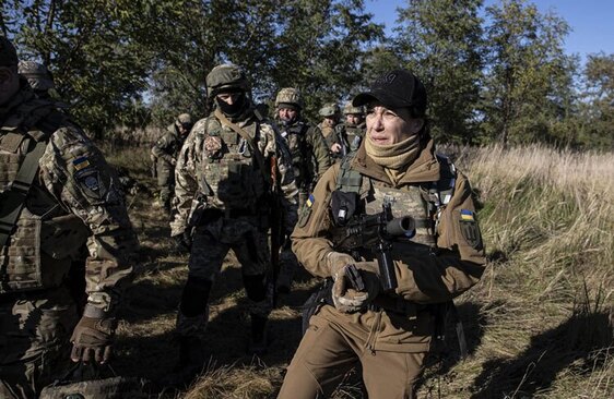 نیروهای داوطلب ارتش اوکراین در حال تمرین و آموزش نظامی پیش از اعزام به جبهه های جنگ علیه روسیه