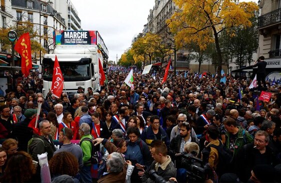 تظاهرات اعتراضی ضددولتی علیه تورم در شهر پاریس فرانسه