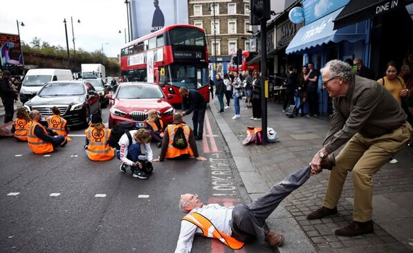 اعتراضات زیست محیطی در خیابان های لندن