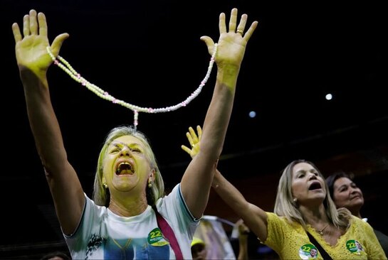 هواداران برای پیروزی دعا می کنند "ژایر بولسونارو" انتخابات ریاست جمهوری برزیل/ رویترز