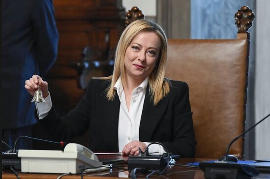 نخست وزیر جدید ایتالیا طبق یک سنت قدیمی زنگ تغییر دولت را می نوازد