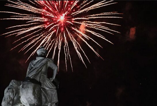 آتش بازی به مناسبت سالگرد استقلال قزاقستان در شهر آستانه