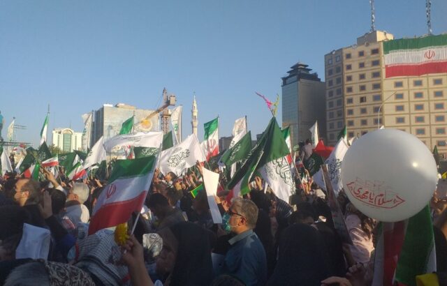 جشن و نورافشانی در میدان ولی عصر تهران در میلاد پیامبر اکرم