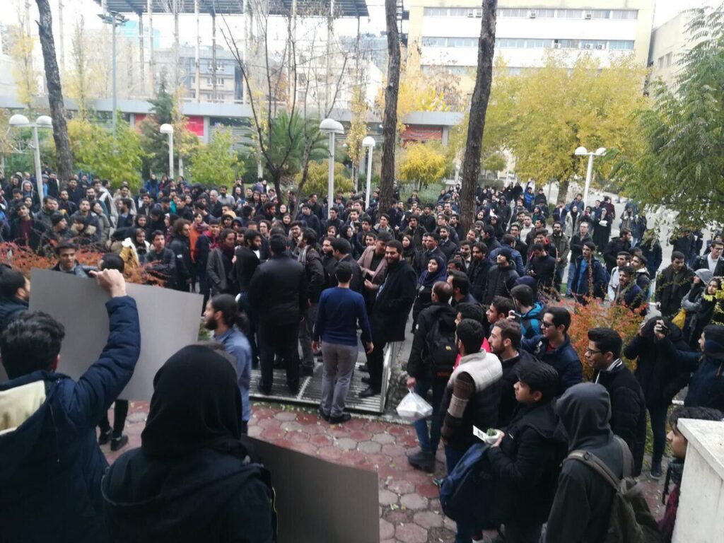 دانشجویان