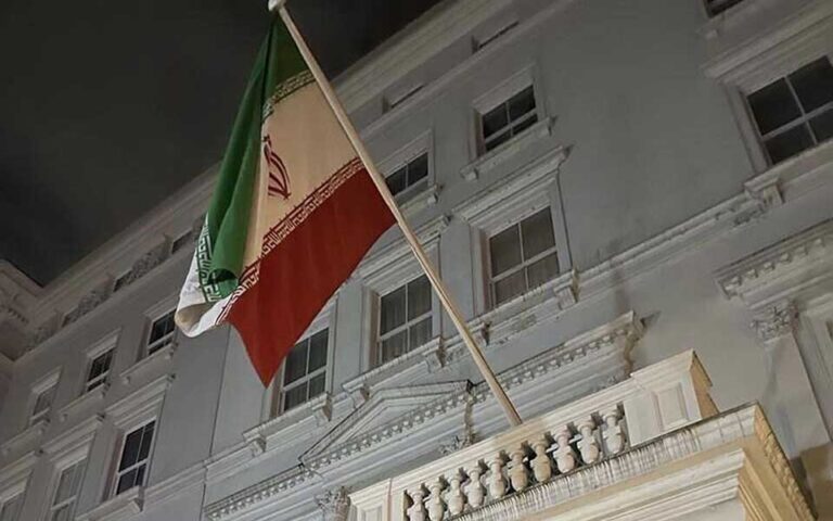 سفارت ایران در انگلیس مورد حمله قرار گرفت