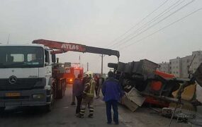 سقوط تانکر روی کامیون در جاده خاوران