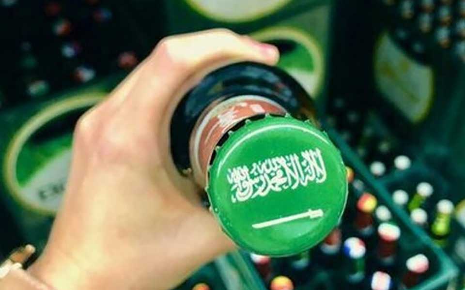 عربستان فروش مشروبات الکلی را در برخی فرودگاه‌ها آزاد می‌کند
