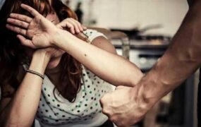 مشاجره و حمله وحشیانه یک جوان به دو زن در مترو