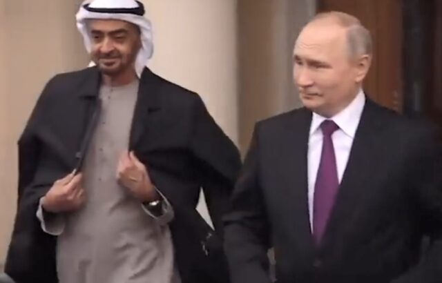 پالتوی پوتین روی دوش محمد بن زاید