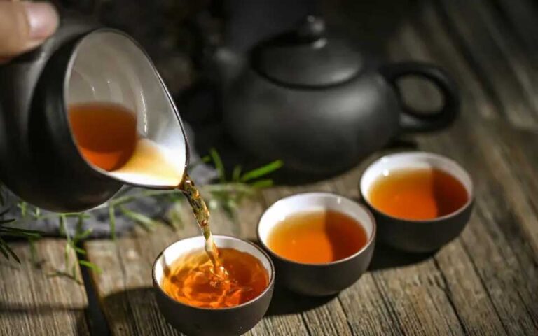 ۴ نوشیدنی مفید برای سم زدایی کبد