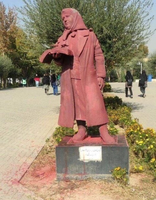 توهین مجری اینترنشنال به مشاهیر ادبیات ایران