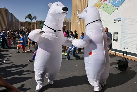 تظاهرات فعالان محیط زیست در حاشیه کنفرانس بین المللی بررسی تغییرات اقلیمی در "شرم الشیخ" مصر