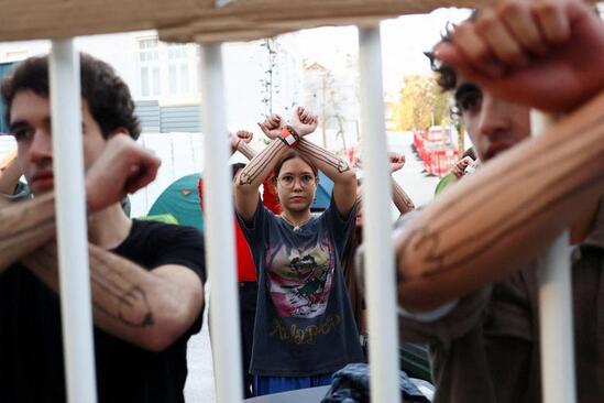 تظاهرات دانش آموزان پرتغالی در اعتراض به تغییرات اقلیمی و افزایش مصرف سوخت های فسیلی