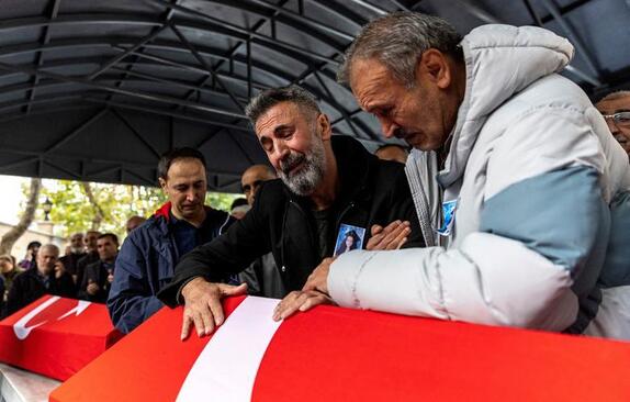 تشییع جنازه دو تن از قربانیان انفجار تروریستی اخیر در شهر استانبول ترکیه