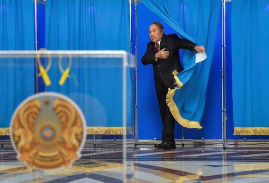 رای دادن نورسلطان نظربایف رییس جمهوری سابق قزاقستان در انتخابات ریاست جمهوری این کشور