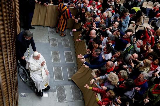 دیدار پاپ فرانسیس با گروهی از پیروان کلیسای کاتولیک در واتیکان