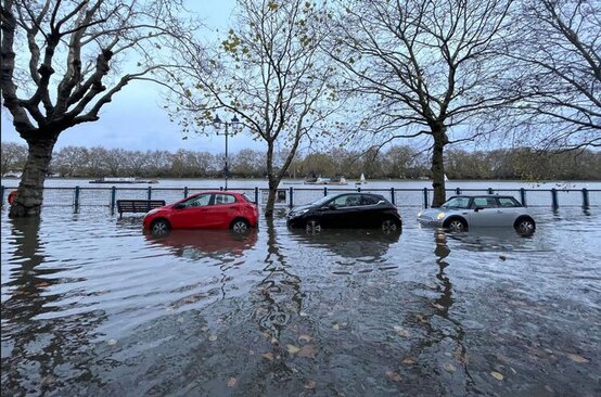 دیدنی های امروز؛ از جشنواره میمون ها در تایلند تا پرتاب موفق موشک قاره پیمای کره شمالی بالا آمدن سطح آب رودخانه تایمز در لندن