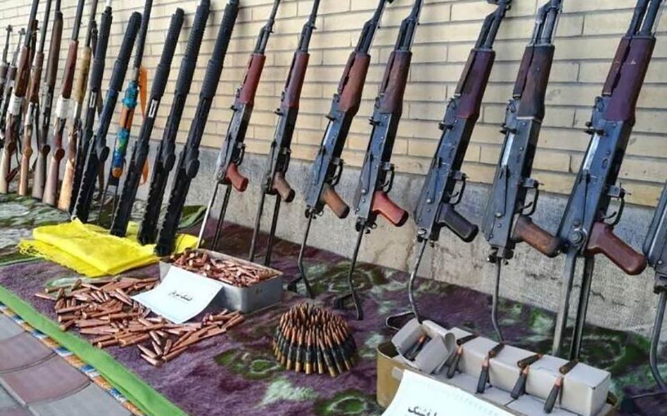 باند‌ قاچاق سلاح و مهمات در مرز‌های کشور منهدم شد