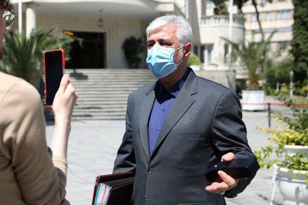 به موفقیت تیم ملی در جام جهانی خوش بینم