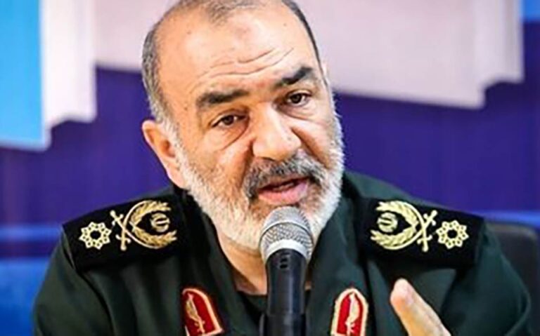 سلامی: کشور امروز در معرض یک جنگ جهانی عظیم است