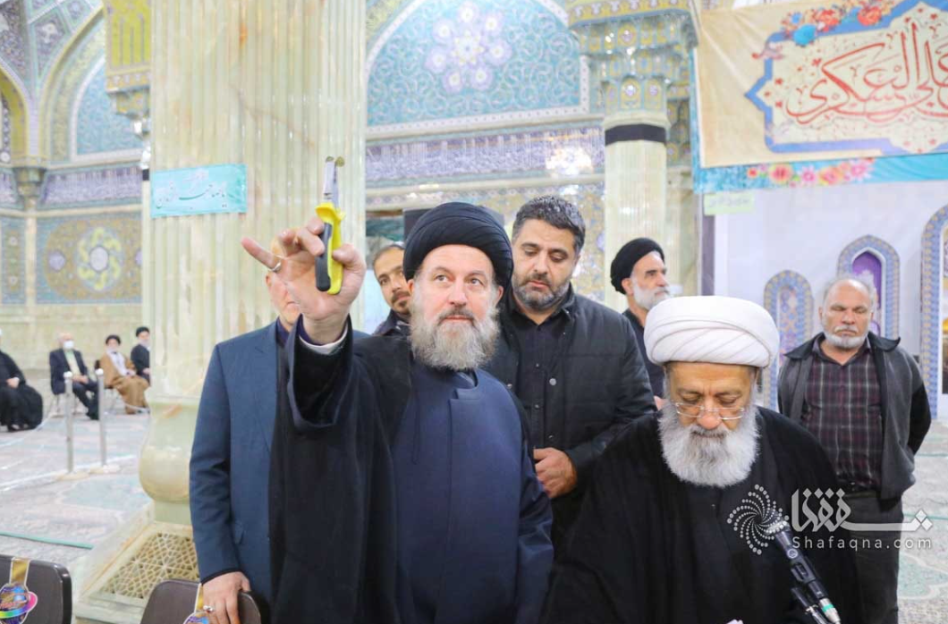 مراسم شکستن مُهر آیت الله روحانى