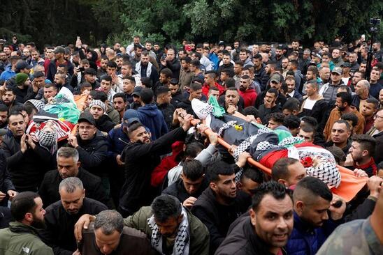 تشییع شهدای جوان فلسطینی که به دست نیروهای اسراییلی به شهادت رسیده اند