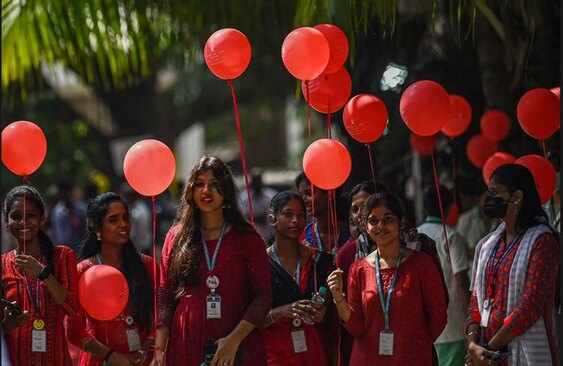 حضور دانشجویان هندی در مراسم روز جهانی ایدز