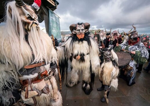 یک رژه خیابانی آیینی در انگلیس