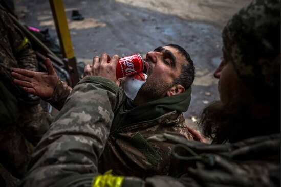 سرباز مجروح اوکراینی در جبهه دونتسک
