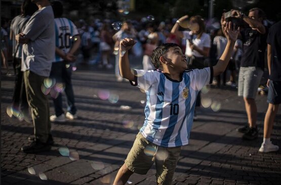 شادمانی از پیروزی تیم آرژانتین در برابر تیم استرالیا در مسابقات جام جهانی 2022