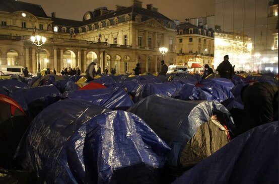 دیدنی های امروز؛ از تلف شدن فوک های خزر تا تشییع رییس جمهوری سابق چین 350 کودک بدون همراه پناهجو به نشانه اعتراض و برای دریافت مجوز اقامت دایم، در اردوگاهی در مقابل ساختمان شورای شهر پاریس در دمای منهای 3 درجه هوا چادر برپا کرده اند.