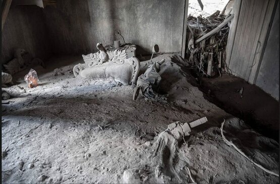 دیدنی های امروز؛ از تلف شدن فوک های خزر تا تشییع رییس جمهوری سابق چین نفوذ خاکستر غبارهای آتشفشانی به داخل خانه ها در اندونزی