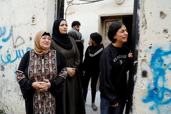 خانواده یک جوان فلسطینی به شهادت رسیده از سوی نظامیان اسراییل 