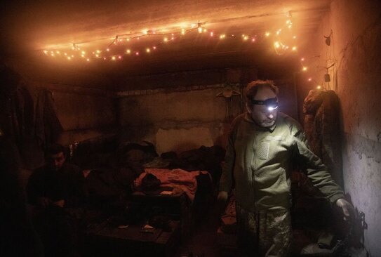 نیروهای اوکراینی در یک پناهگاه زیرزمینی