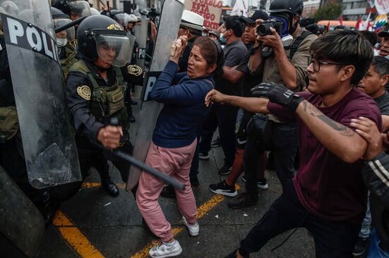 درگیری حامیان رییس جمهوری مخلوع پرو با پلیس در جریان تظاهراتی در شهر لیما