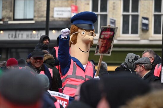 شخصیت کارتونی "پت پستچی" هم به اعتصاب کارمندان پست انگلیس پیوست