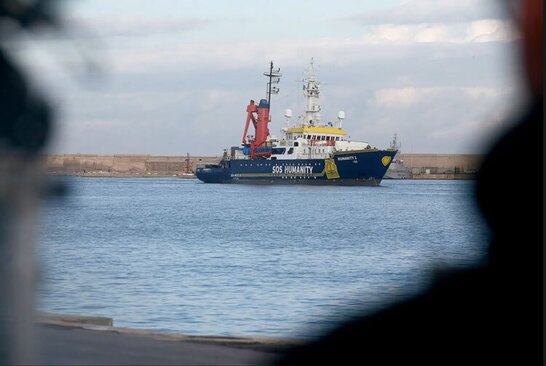 دیدنی های امروز؛ از کارناوال های سالانه کریسمس تا بازگشت سفینه اوریون کشتی حامل 261 پناهجوی نجات یافته از دریای مدیترانه در ساحل جزیره باری ایتالیا