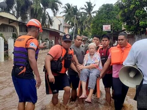 امدادرسانی به سیلزدگان در فیلیپین