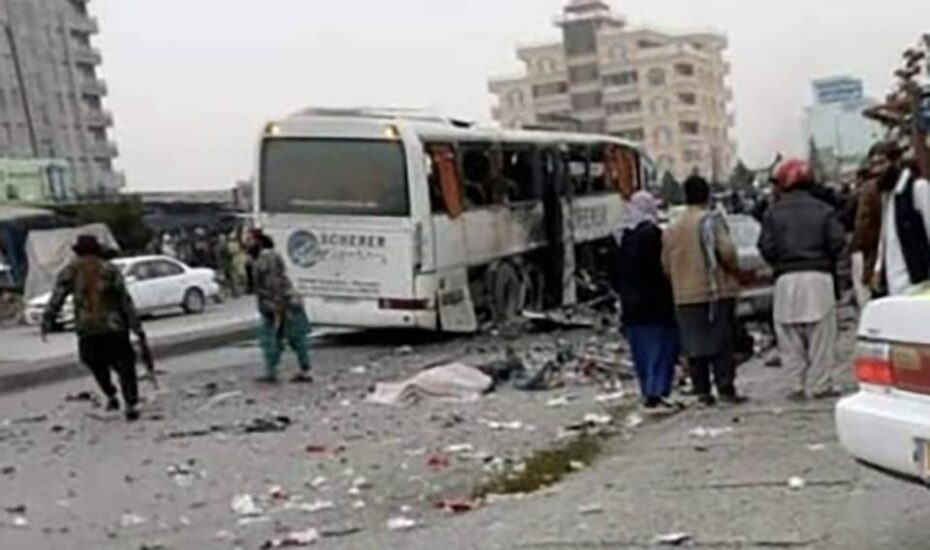 انفجار اتوبوس کارمندان دولتی در مزارشریف افغانستان