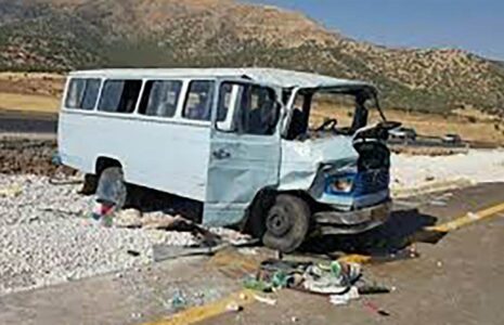 تصادف مینی‌بوس حامل کارگران با سواری 16 زخمی و کشته داشت