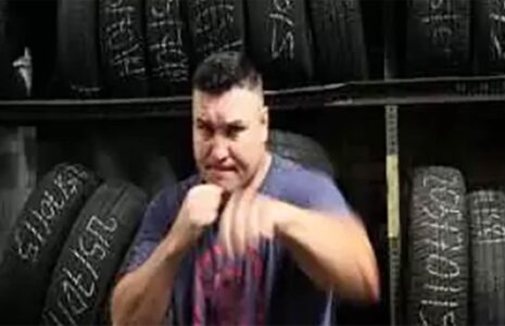 مشت بزن تا زنده بمانی!
