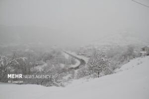 بارش برف در گردنه حیران آستارا