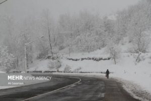 بارش برف در گردنه حیران آستارا