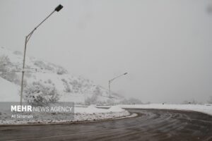 بارش برف در گردنه حیران آستارا