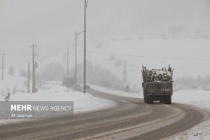 بارش برف در گردنه حیران آستارا