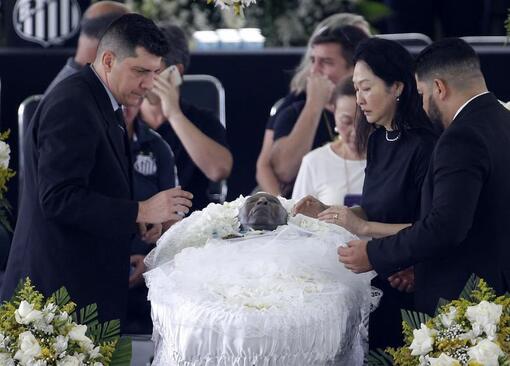 مراسم تشییع "پله" اسطوره فوتبال برزیل و جهان در استادیوم تیم باشگاهی سانتوس در برزیل